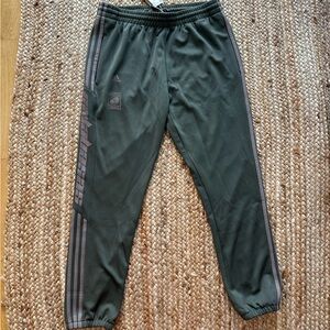 Calabasas Yeezy Adidas Men’s Sweatpants Green size Large NWT